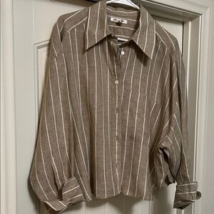 Beautiful Banana Republic linen cropped blouse. Size xl